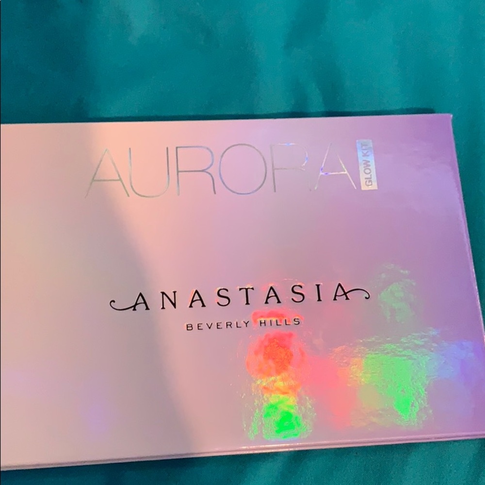 Anastasia Beverly Hills Aurora glow kit!
